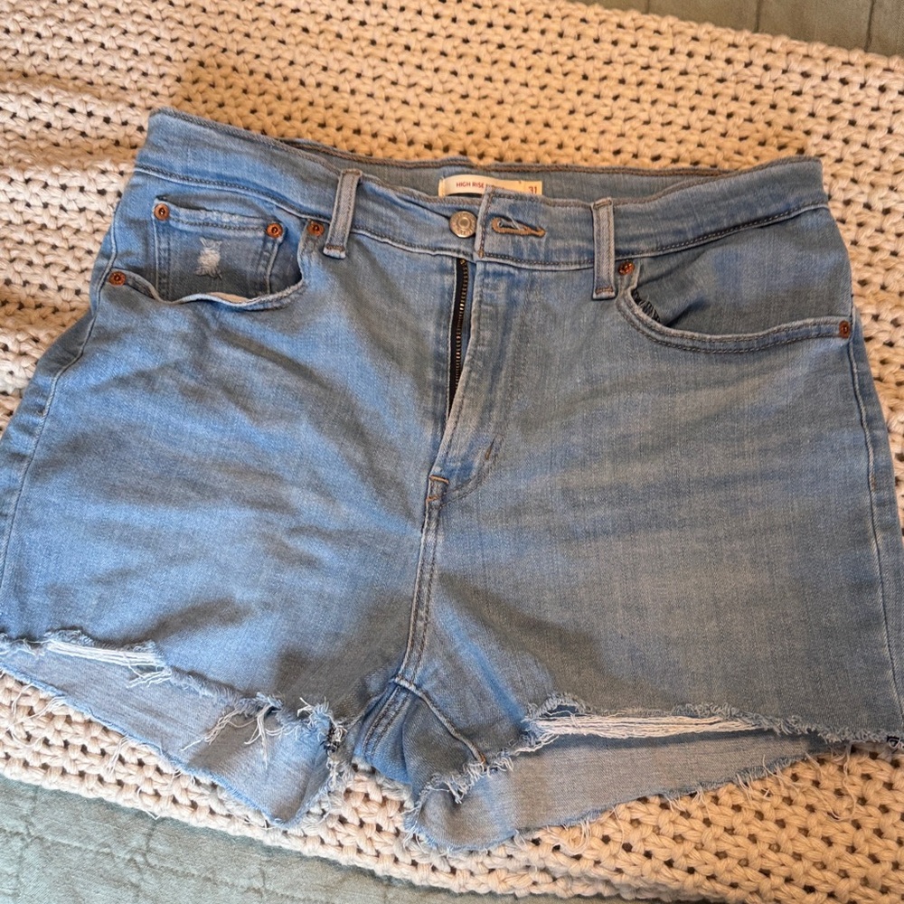 Levi’s Light Blue Denim High-Rise Frayed Hem Women’s Shorts